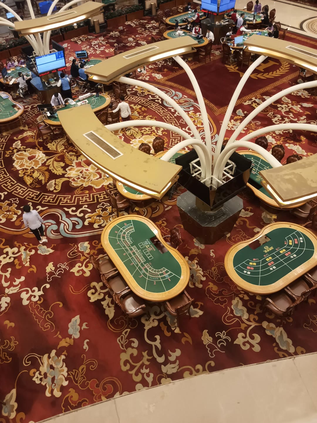 集装箱短缺、海运运费飙升，车企滚装船作用显现